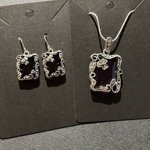 Fashion jewelery set necklace with matching drop earrings